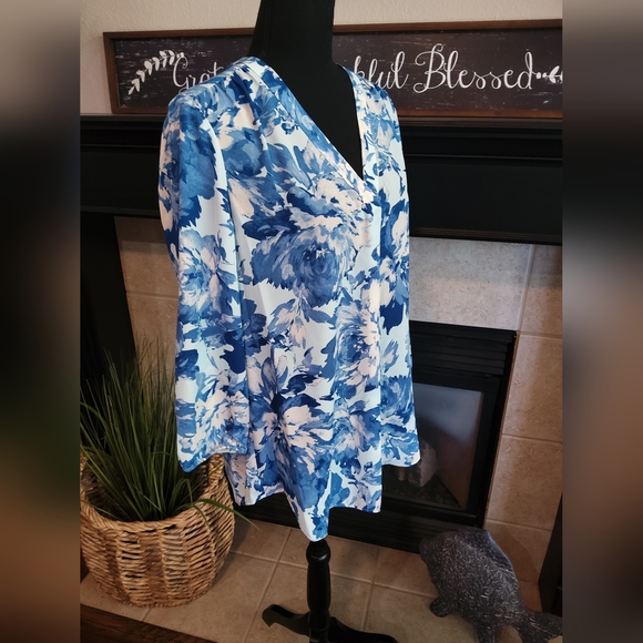 Jones New York Blue and White 3/4 Sleeve Relaxed Blouse - Picture 4 of 8